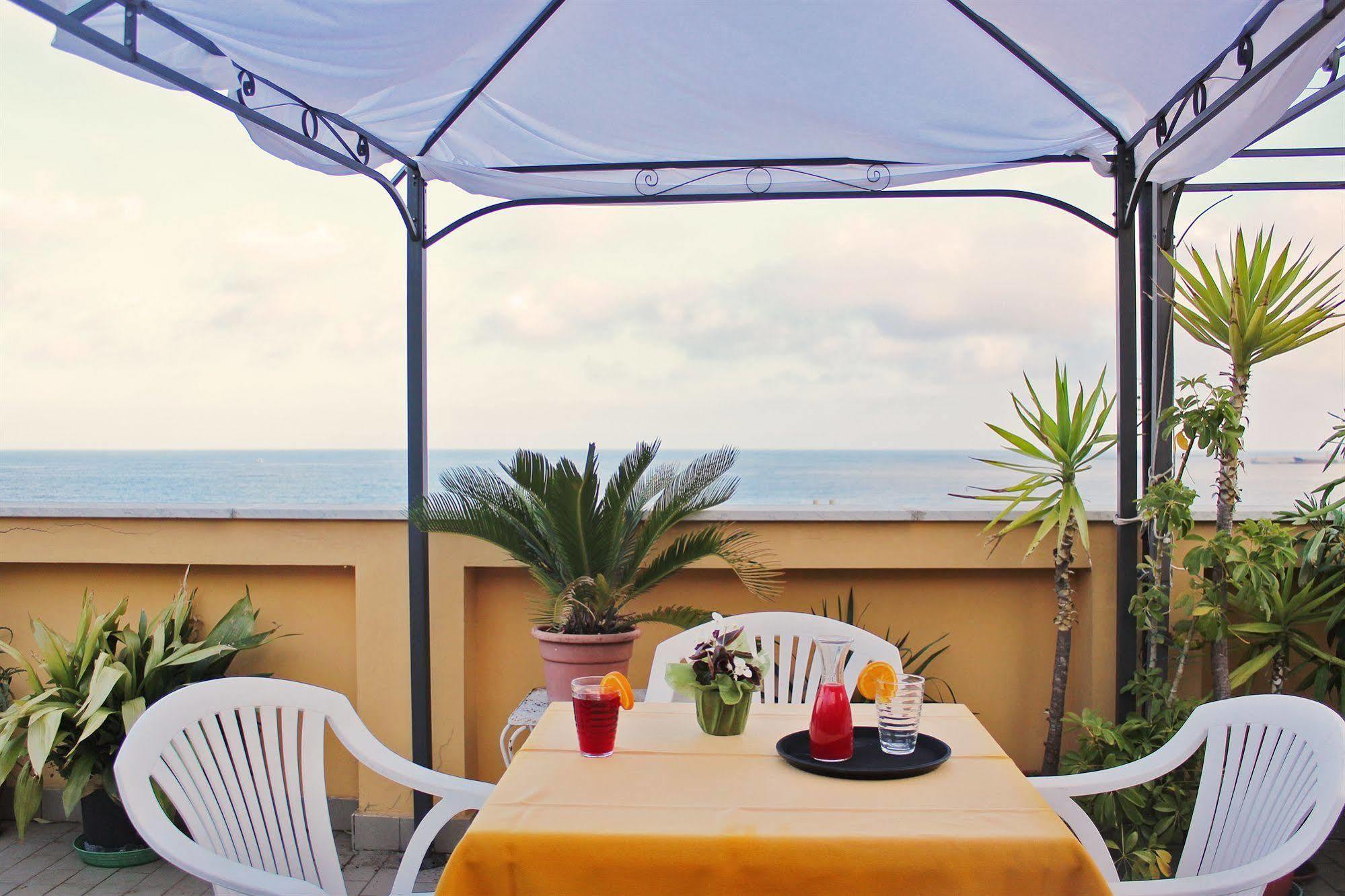 Hotel Garden Albissola Marina Exterior photo